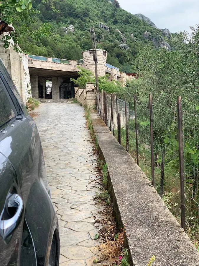 Villa Celaj “The Castle” Krujë