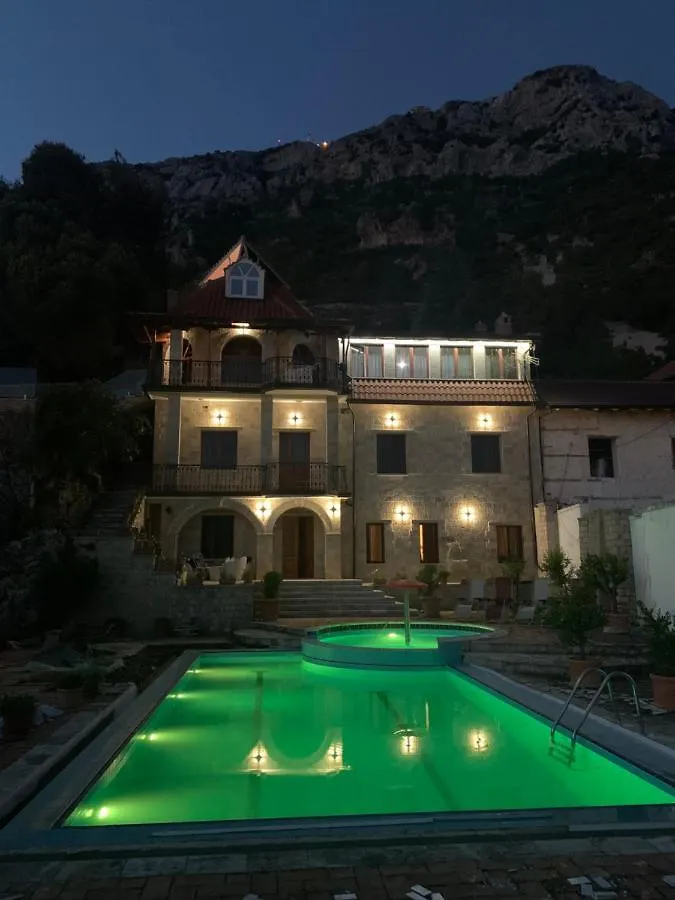 Villa Celaj “The Castle” Krujë