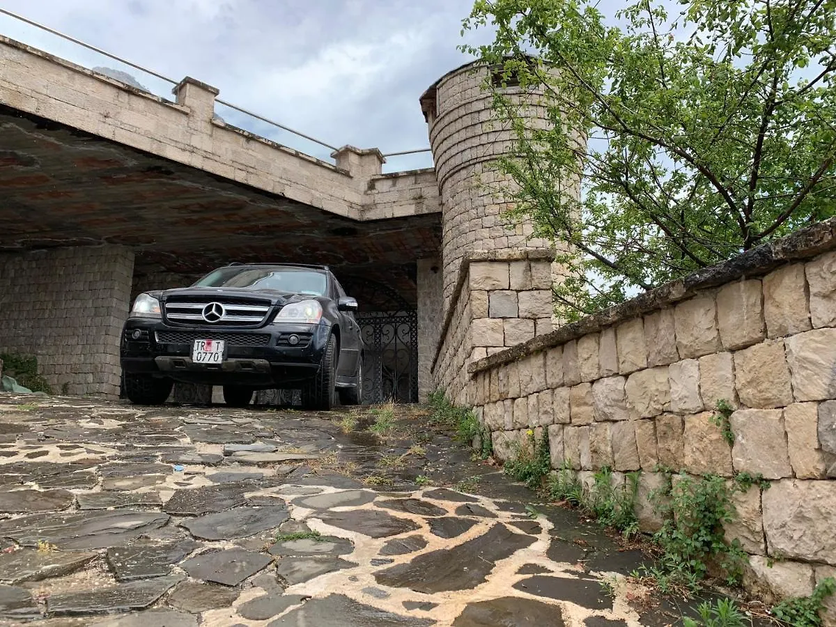 Villa Celaj “The Castle” Krujë