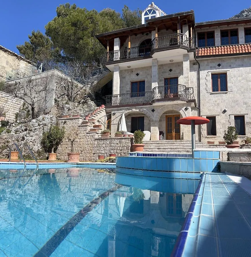 Villa Celaj “The Castle” Krujë